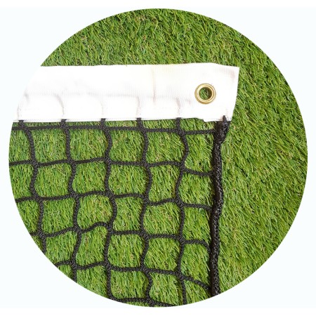 Detalle de la malla de polipropileno sin nudos de 3,5 mm y de la cinta superior blanca con ollao de la red de tenis
