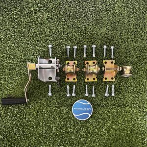 Kit de tensado para red de pádel y tenis sobre césped artificial: cabrestante de manivela, tres poleas de garganta con soporte y tornillería rosca-chapa